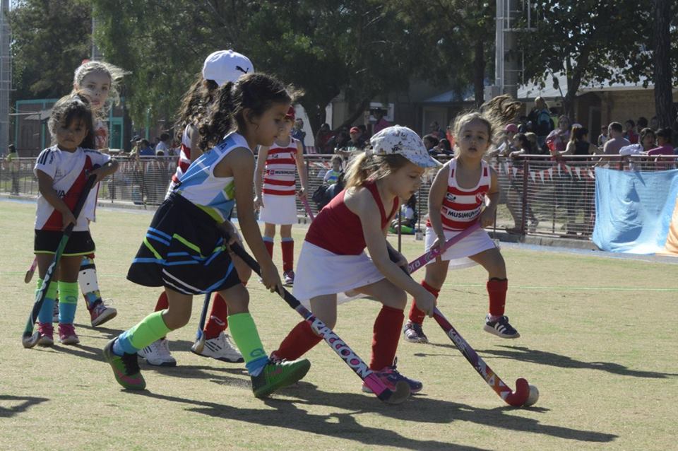 HOCKEY: ciento de niños disfrutaron de Encuentro Anual de minihockey&nbsp;mixto